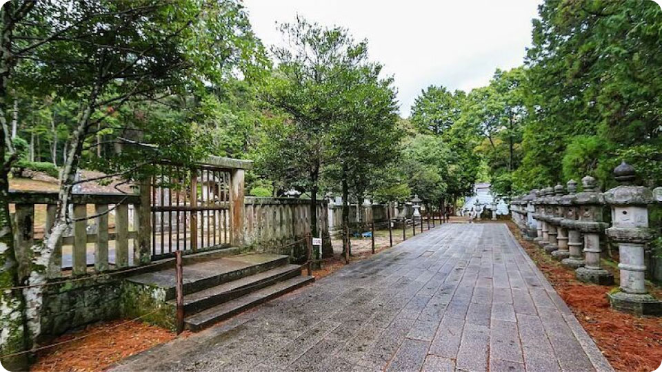 Khu vực chôn cất các thành viên của gia tộc Mori.